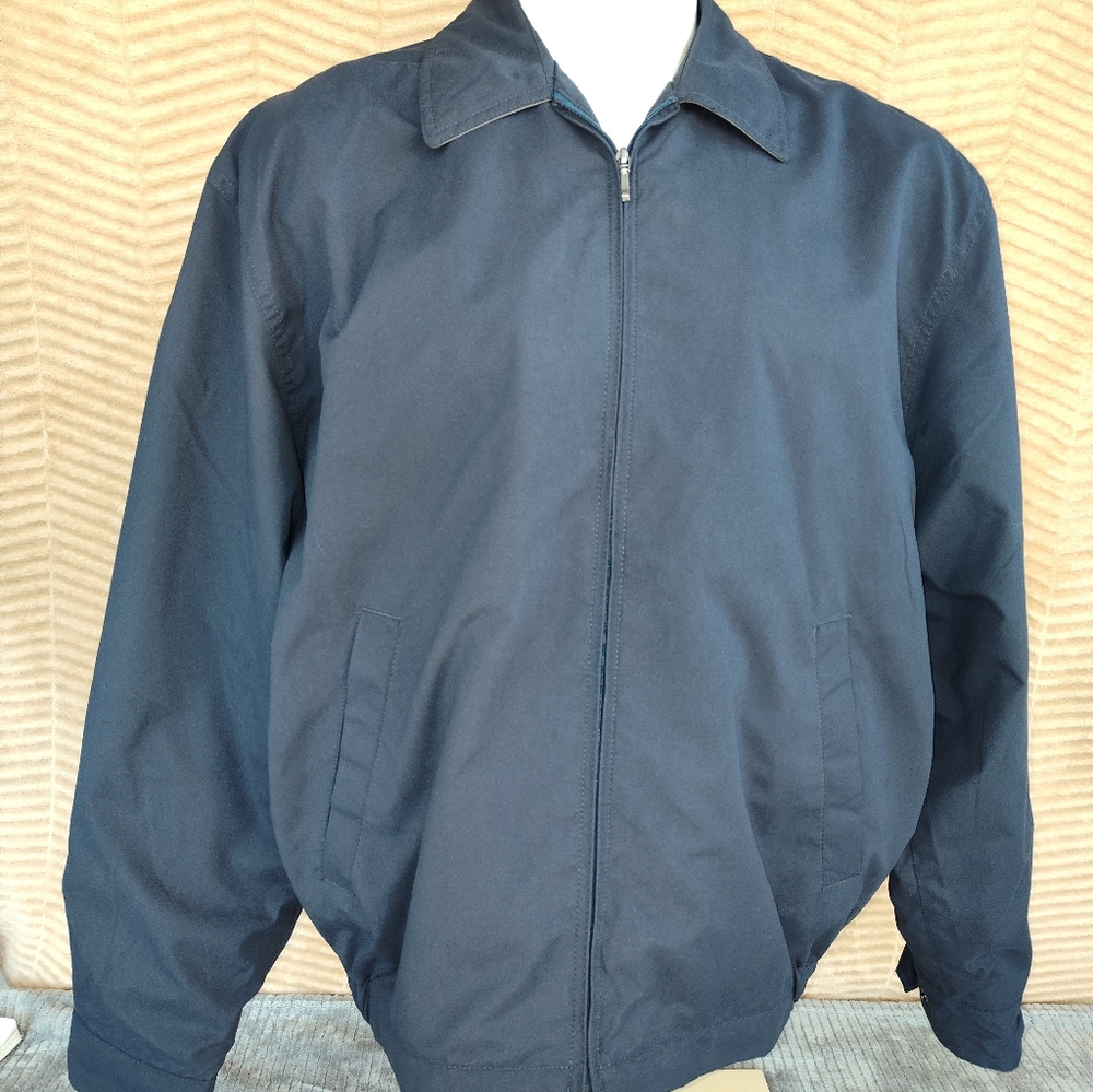 T.  Harris, EUC From London, mesh liner 5 pockets 3 inside, 2 outside.